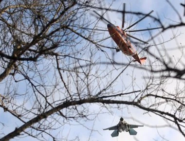 Mi-26: Το ρωσικό μεγαθήριο μεταφέρει μαχητικό Su-27 (βίντεο)